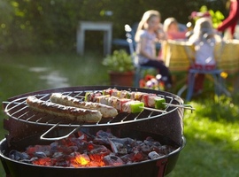 Газировка, огород, шашлыки. Почему в тёплое время года усиливается изжога?